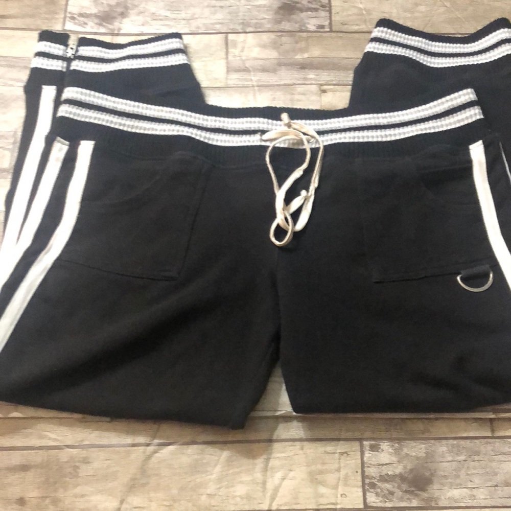 BEBE Sport Black and White Capri sweatpants